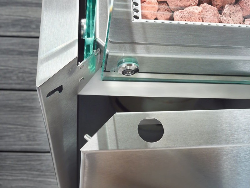 Feuersäule aus Glas und Edelstahl für jeden Außenbereich