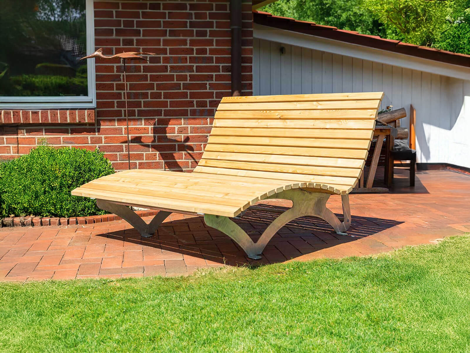 Gartenliege VIDA VENTI in Lärche und feuerverzinktem Stahl