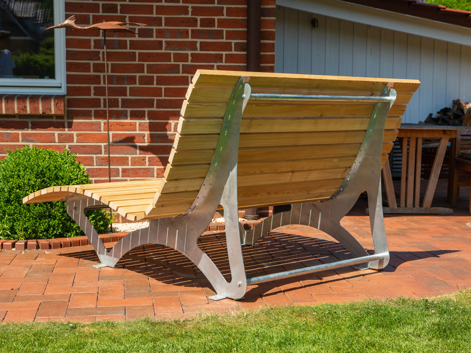 Rückansicht der Gartenliege VIDA VENTI