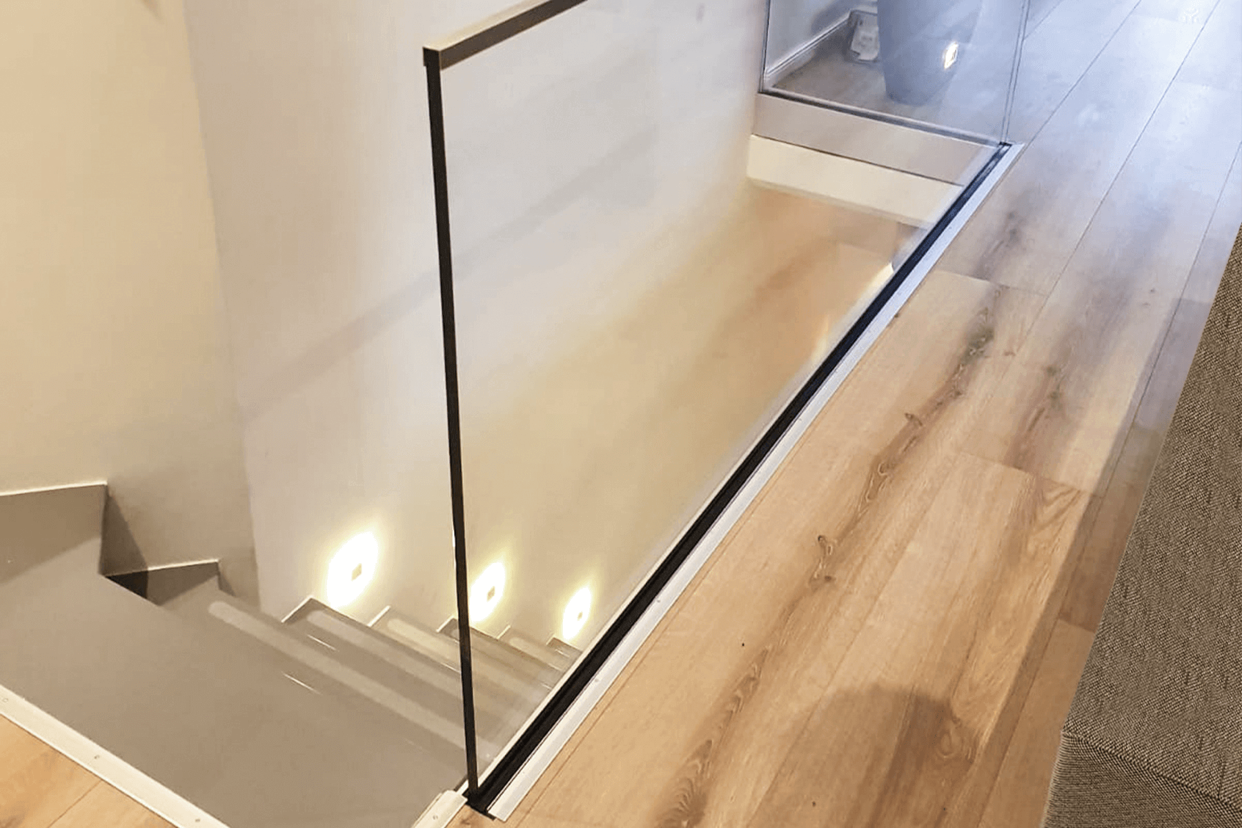 Elegante Glasbrüstung ANTE aus Klarglas 