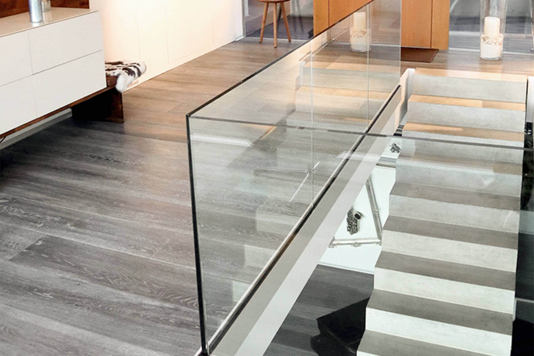 Glasgeländer ANTE für Galerie & Empore - Individualmaß für jede Einbausituation