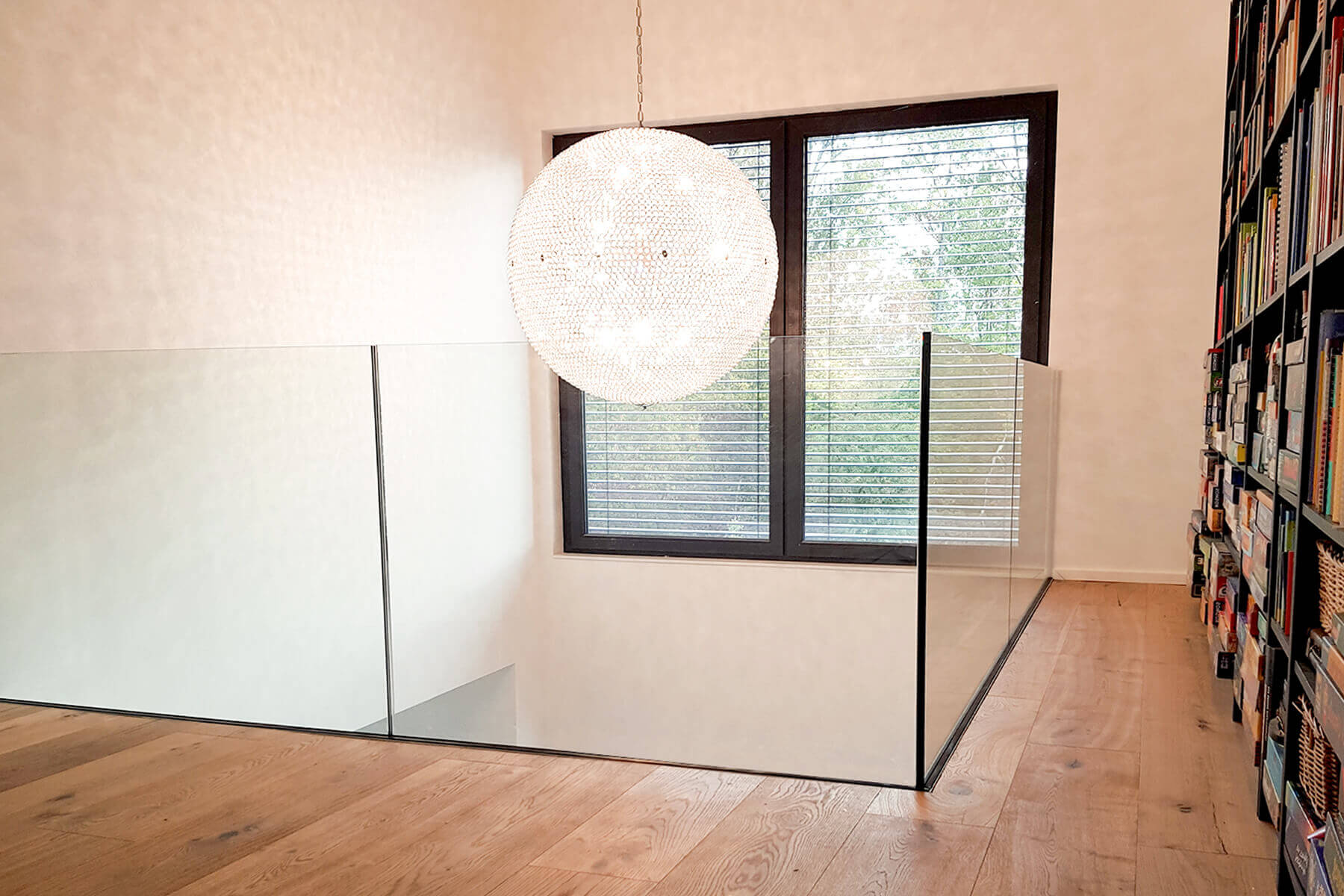 Reling aus Glas für Balkon & Dachterrasse nach Maß, runder Handlauf Edelstahl