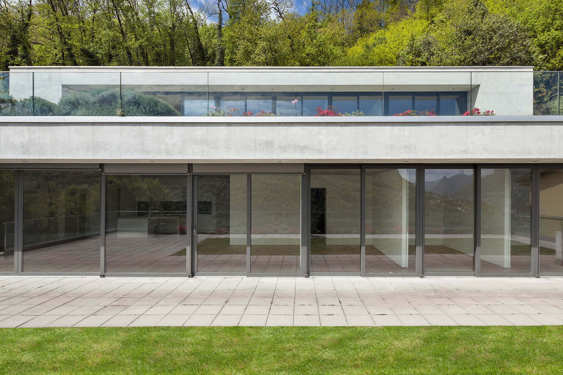 Vorgesetzte Glasbrüstung ideal für Dachterrassen & Balkone in moderner Optik