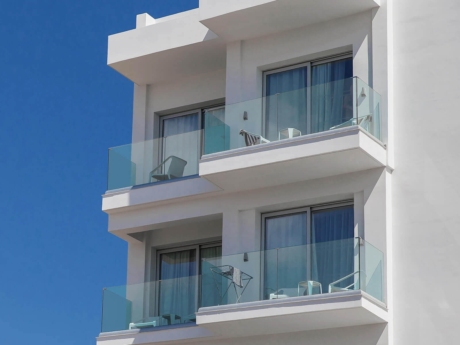 Ganzglas als Absturzsicherung: Allgemeinenes bauaufsichtliches Prüfzeugnis AbP