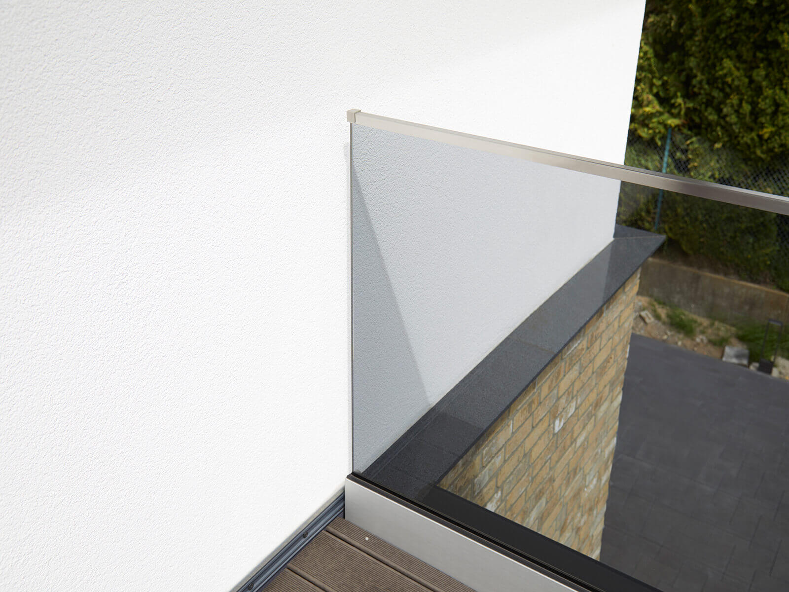 Glasgeländer FORMAL für innen & außen - hochwertige Optik, sauberer Abschluss