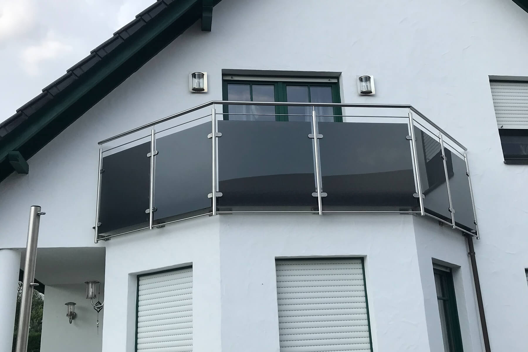 Glasgeländer mit Rundrohrpfosten (mit AbP)