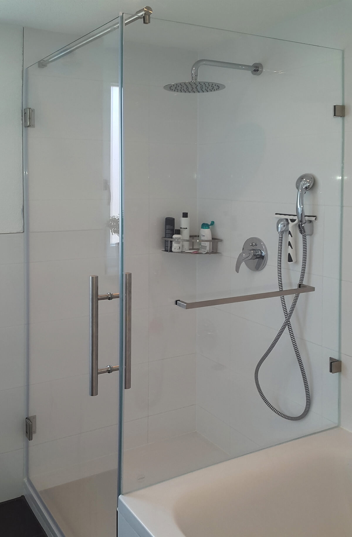 Badewanne an Dusche