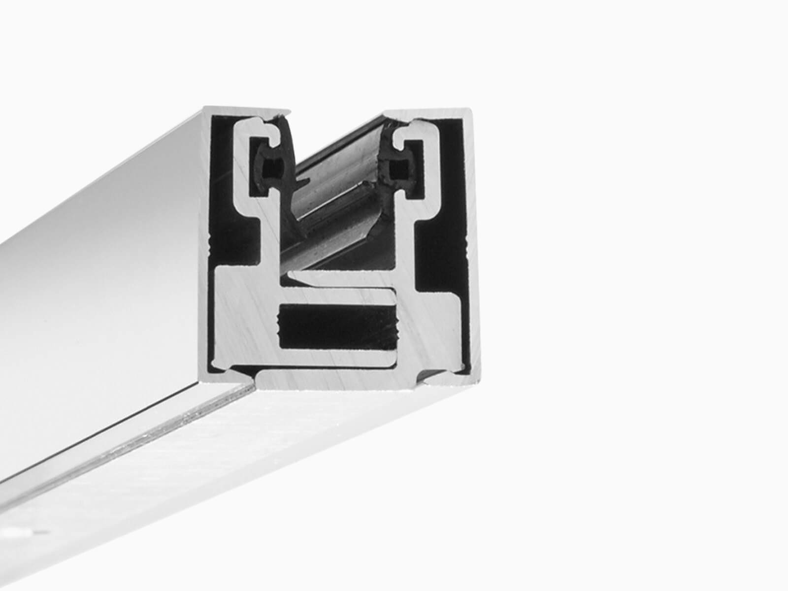 Klemmprofil Mini als Wandbeschlag aus Aluminium in Hochglanz