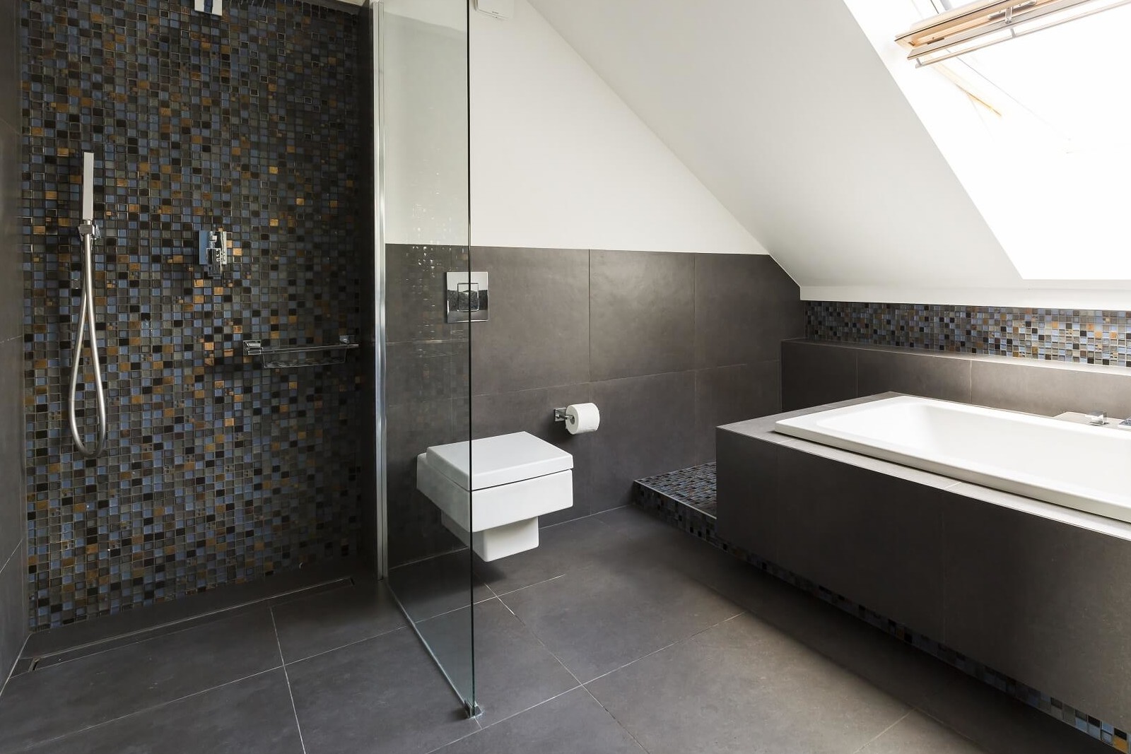 modernes_Bad_mit_Glasdusche