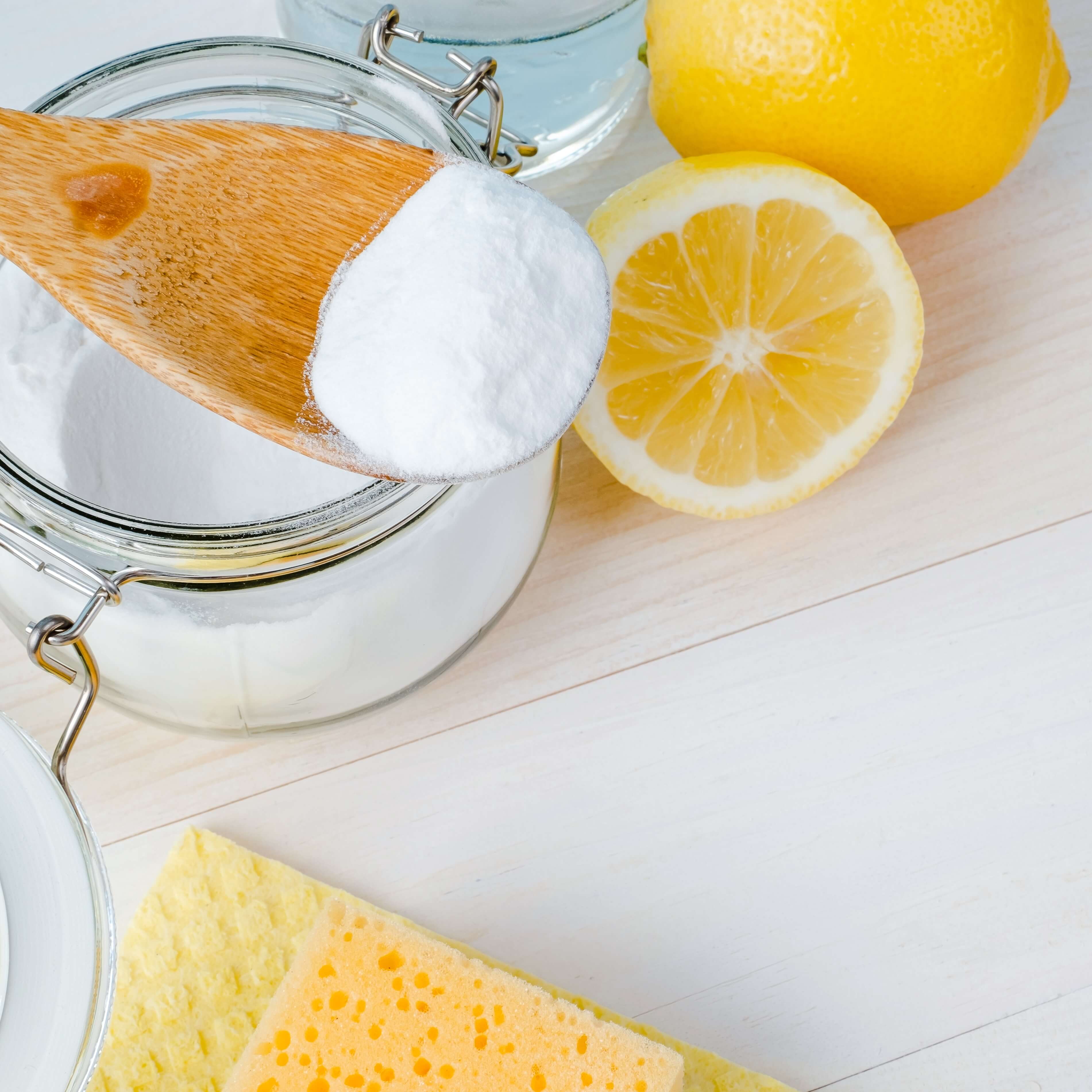 Natürliche Reinigungsmittel für die Dusche