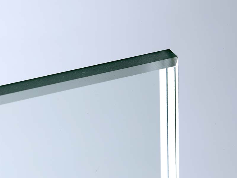 Einscheibensicherheitsglas Klarglas mit polierten Kanten im Detail