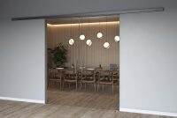 Glasschiebetür PIANO aus Weißglas mit zwei Schiebetüren in einem Konferenzraum