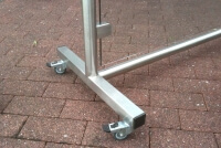 Hochwertiger Wind- und Sichtschutz mobil Fahrgestell aus Edelstahl wetterfest und rostfrei