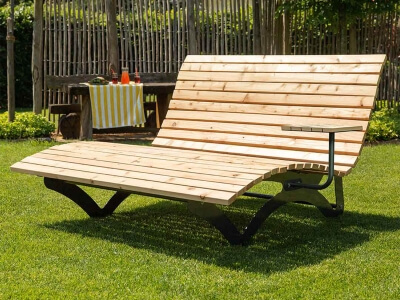 Gartenliege VIDA VENTI in Lärche mit Beistelltisch