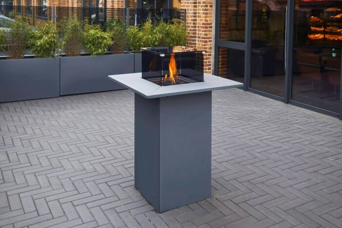 Feuersäule aus Glas und Edelstahl für jeden Außenbereich