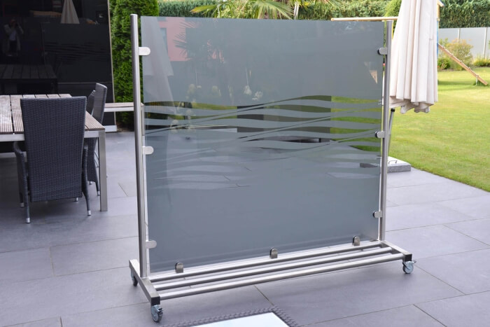 Mobiler Wind- und Sichtschutz auf Rollen kaufen | individuell nach Maß