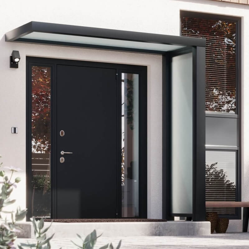 Aluminiumvordach mit Dach- und Seitenfüllung aus Glas