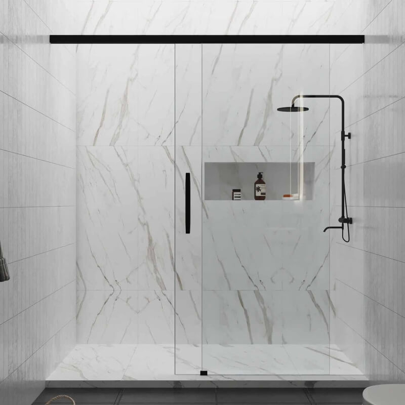 Dusche mit Schiebetür im hinteren Teil eines Badezimmers