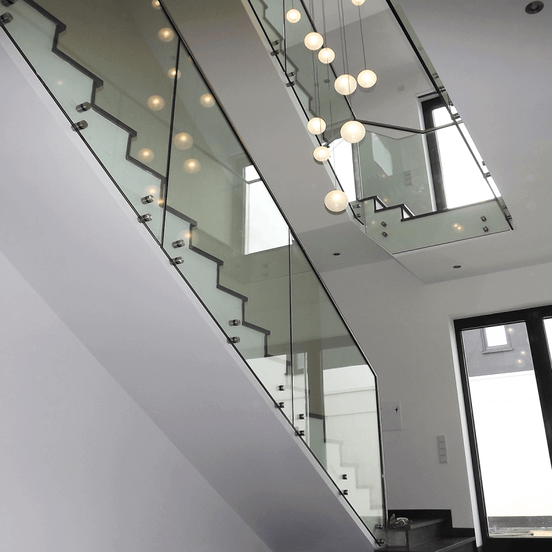 Ganzglasbruestung SOLO ideal fuer designliebhaber individuell einsatzbar und gestaltbar