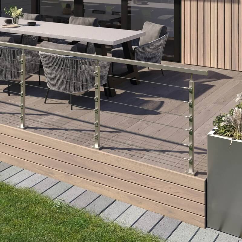 Geländer mit Drahtseilen im eckigen Design mit aufgesetzter Montage für Outdoor