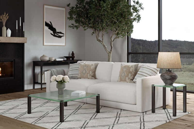 Glas Couchtisch mit schwarzen Tischbeinen