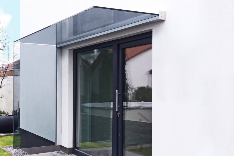 Glas Vordach mit Seitenteil modern