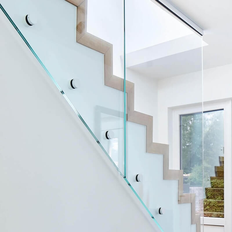 Glasgelaender SOLO vereint modernes Design und Sicherheit in einem