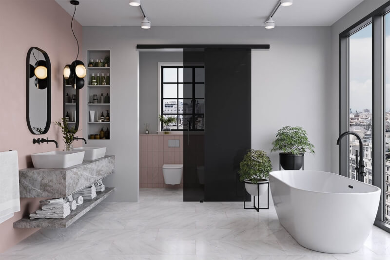 Glasschiebetür mit schwarzen Komponenten im Badezimmer