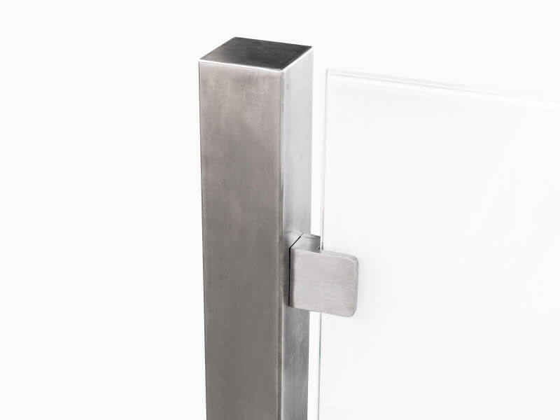 Pfostensystem Feng mit seitlichen Glasklemmen für die Befestigung vom Glas