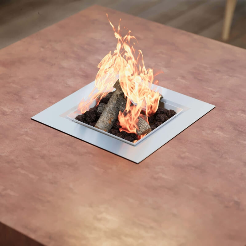Quadratische Feuerstelle aus Cortenstahl auf einer Terrasse mit Gaseinsatz