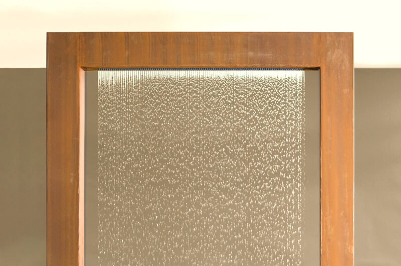 Regenfallbogen mit feiner Wasserverteilung