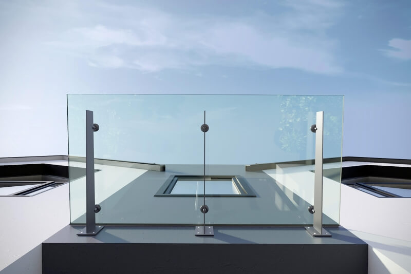 Tiefes Vordach mit Edelstahlträgern